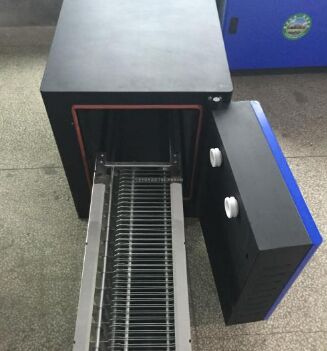 油煙凈化器中的除塵過濾器或集塵極板要經(jīng)常清洗  油煙凈化器中的除塵過濾器或集塵極板要經(jīng)常清洗